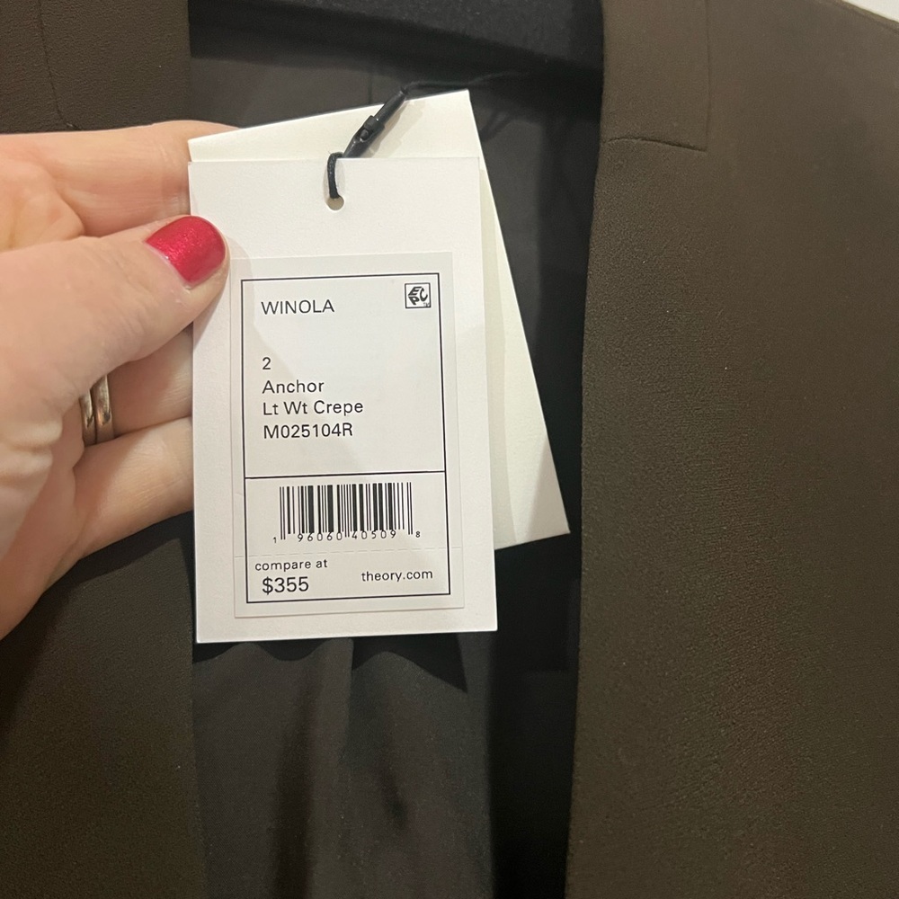 Gorgeous brown Theory lightweight crepe blazer - Picture 3 of 8